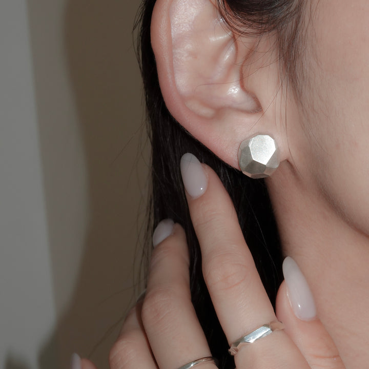 Neutral M earring