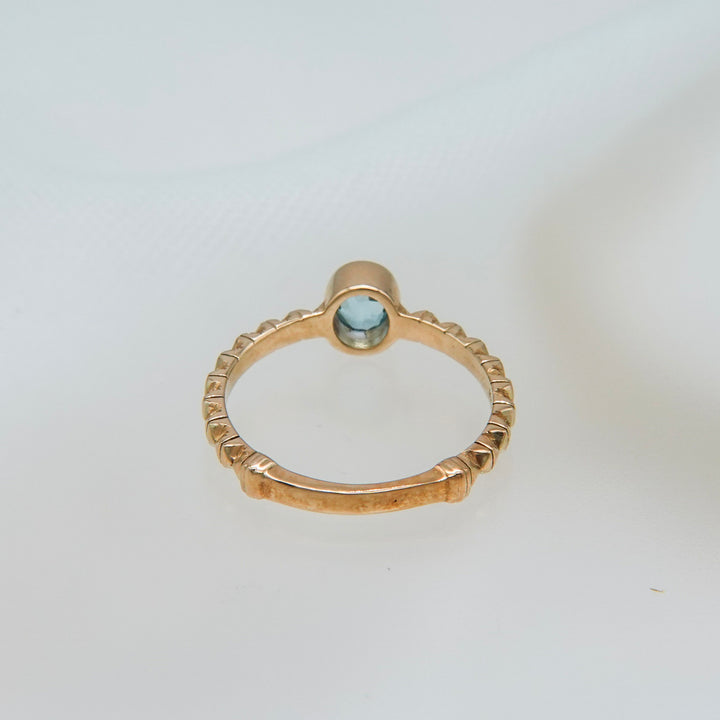 K10スカイブルートパーズフィレンツェ彫りリング