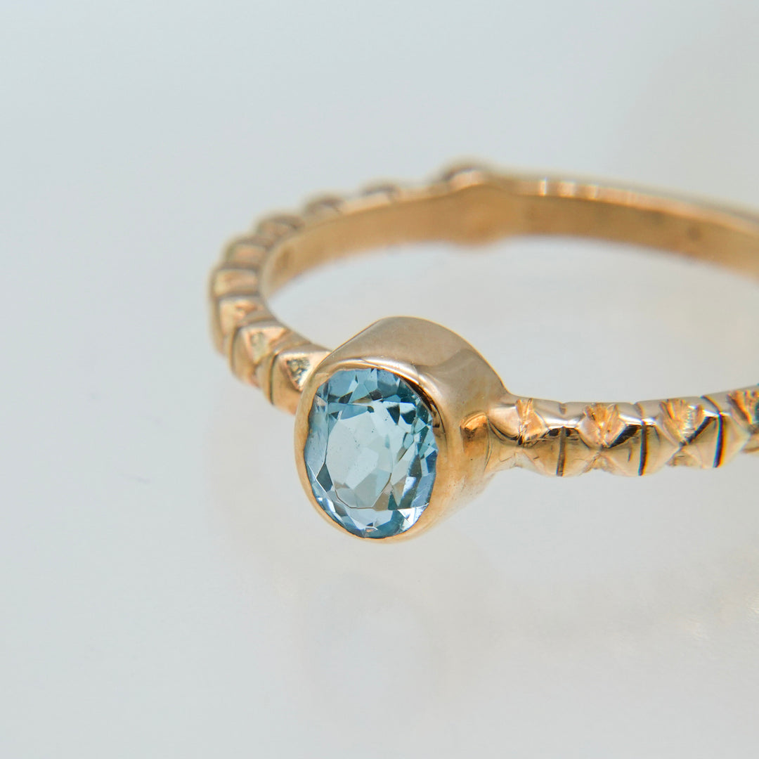 K10スカイブルートパーズフィレンツェ彫りリング