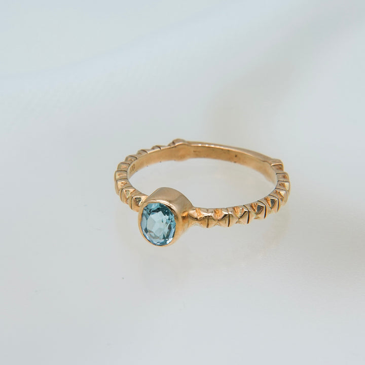 K10スカイブルートパーズフィレンツェ彫りリング