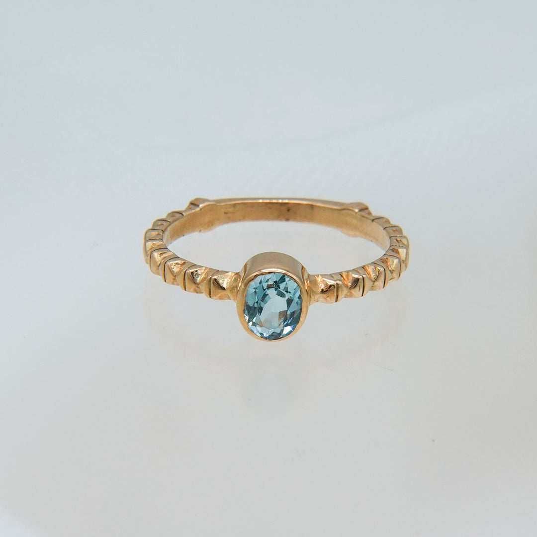 K10スカイブルートパーズフィレンツェ彫りリング