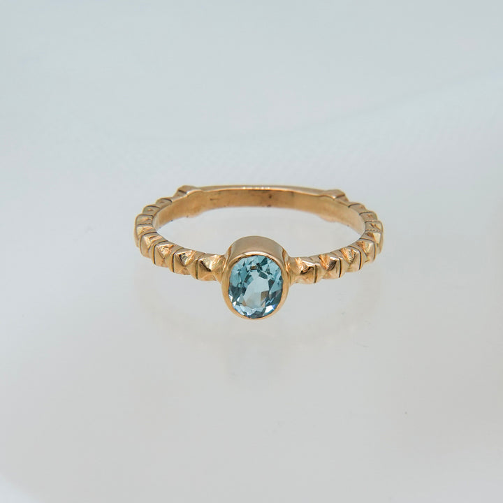 K10スカイブルートパーズフィレンツェ彫りリング