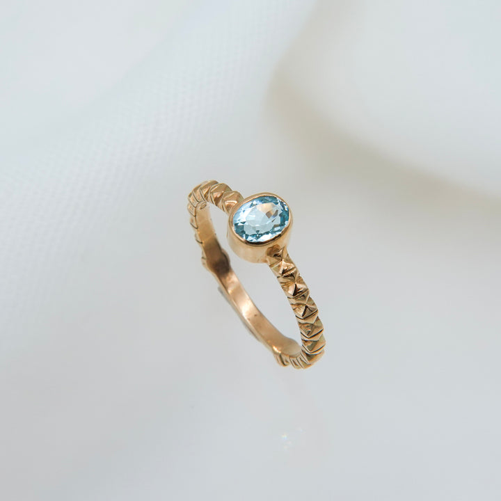 K10スカイブルートパーズフィレンツェ彫りリング