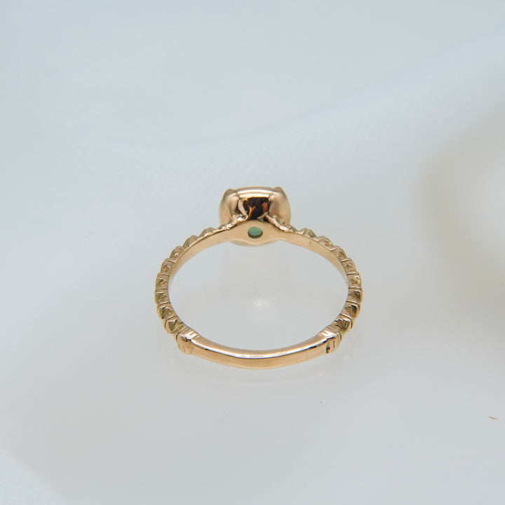 K10グリーンアパタイトフィレンツェ彫りリング(一点もの)