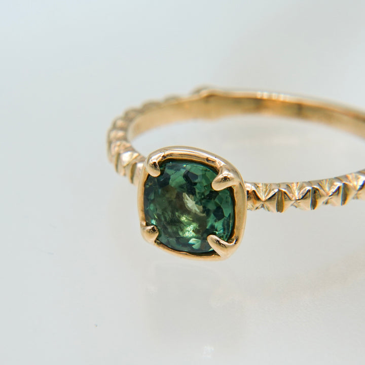 K10グリーンアパタイトフィレンツェ彫りリング(一点もの)