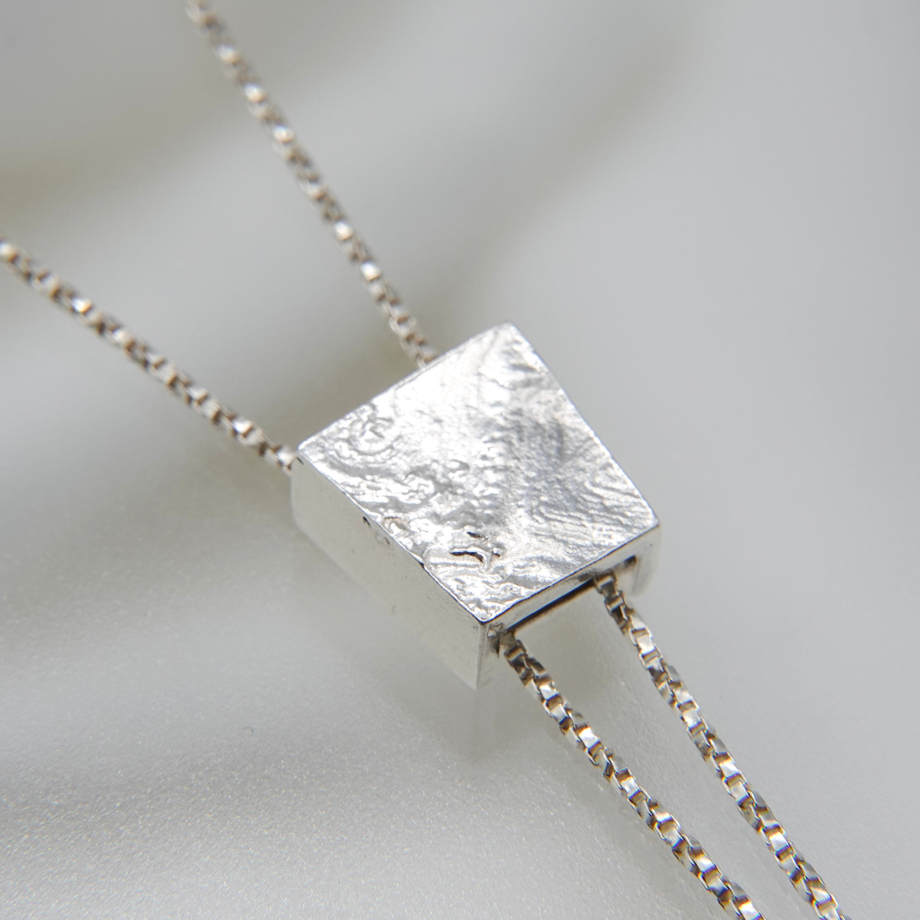 Annual / Necklace – unigem