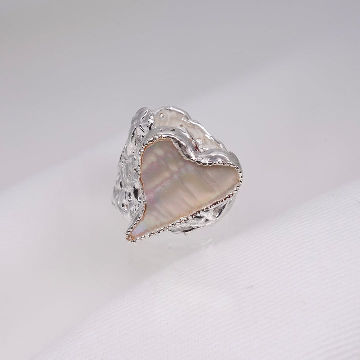 Heart cut mother-of-pearl ring (L)