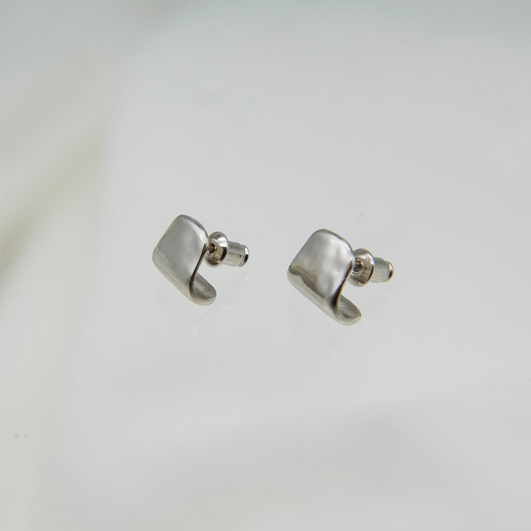 Fragment S pierced earring