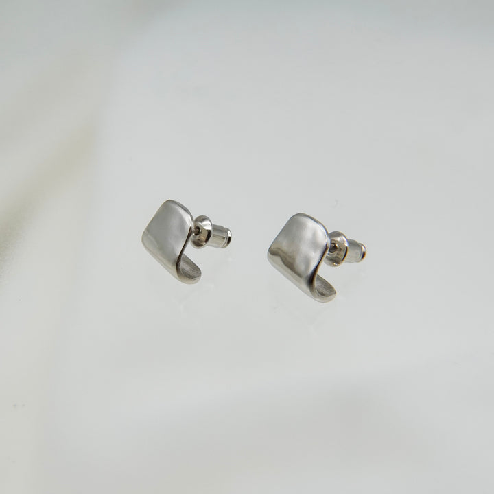 Fragment S pierced earring