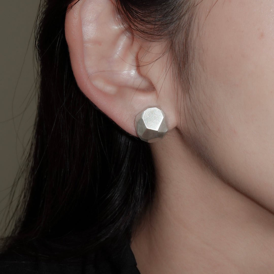 Neutral M earring