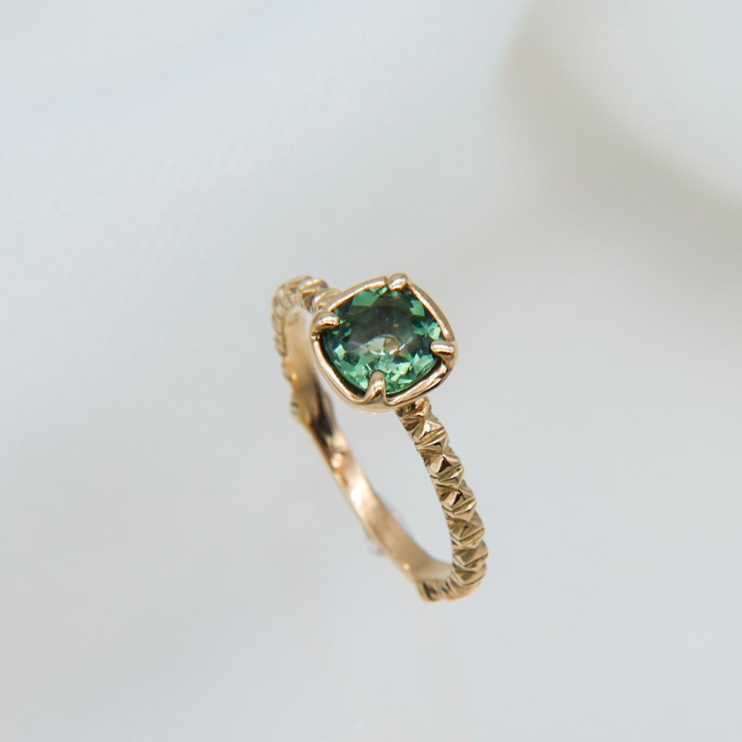 K10グリーンアパタイトフィレンツェ彫りリング(一点もの)