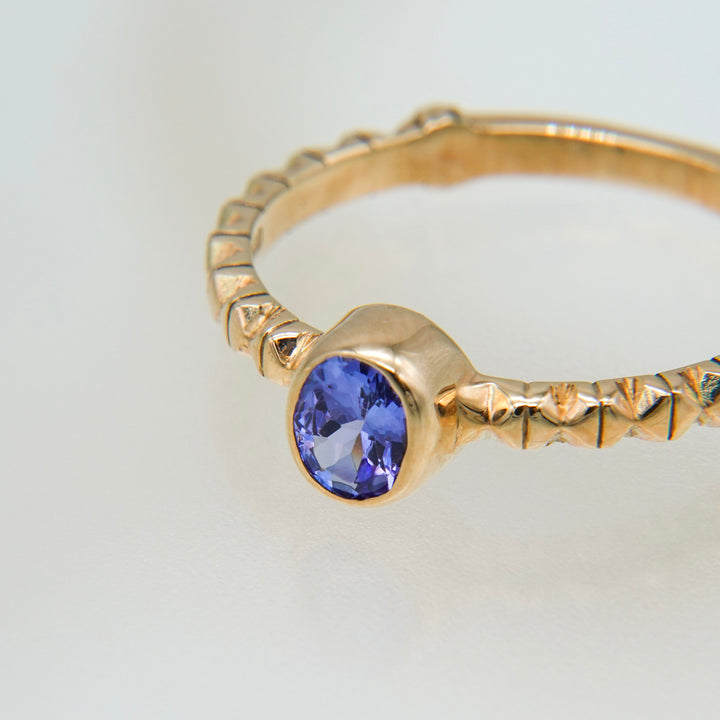 K10タンザナイトフィレンツェ彫りリング 13号