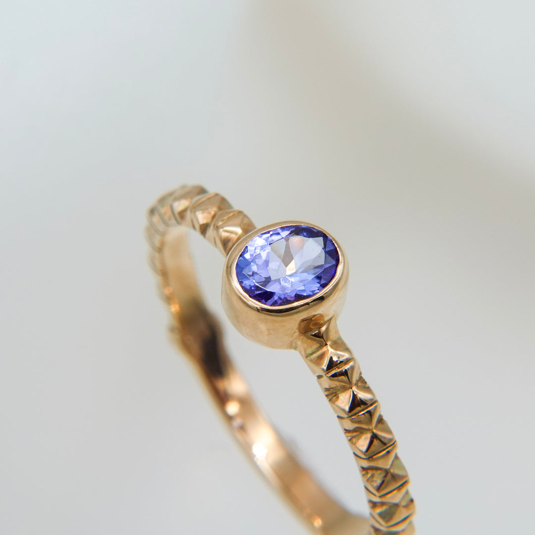 K10タンザナイトフィレンツェ彫りリング 13号