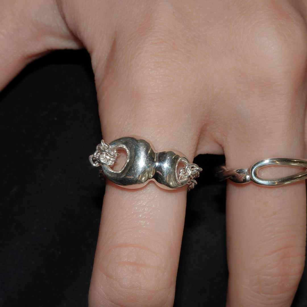 Selene 21:19 Reflected Ties（水面に、ふたつの月)