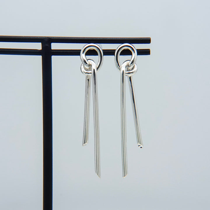THREADS Silver R Pierced Earrings