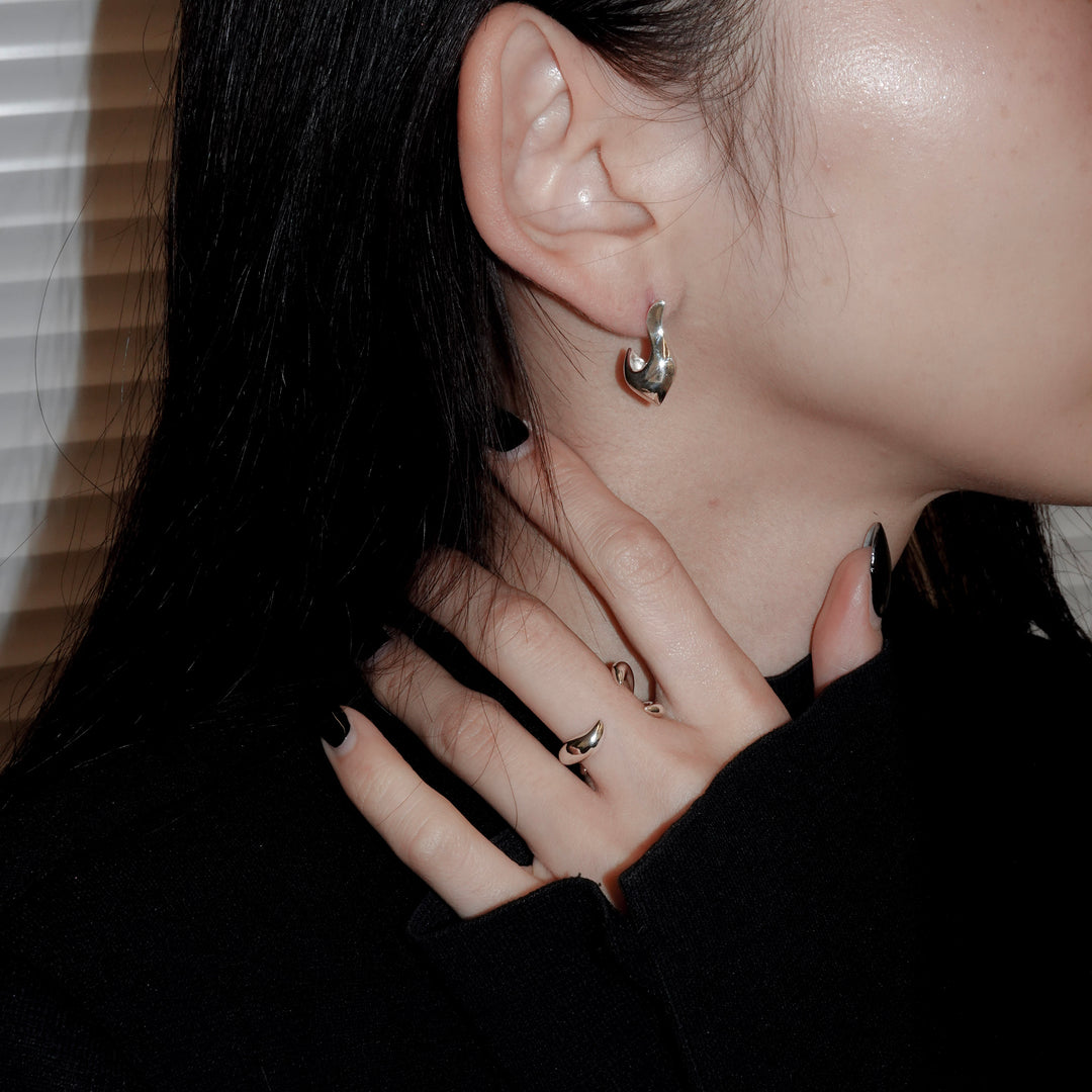 KĀNTI / Fang earring