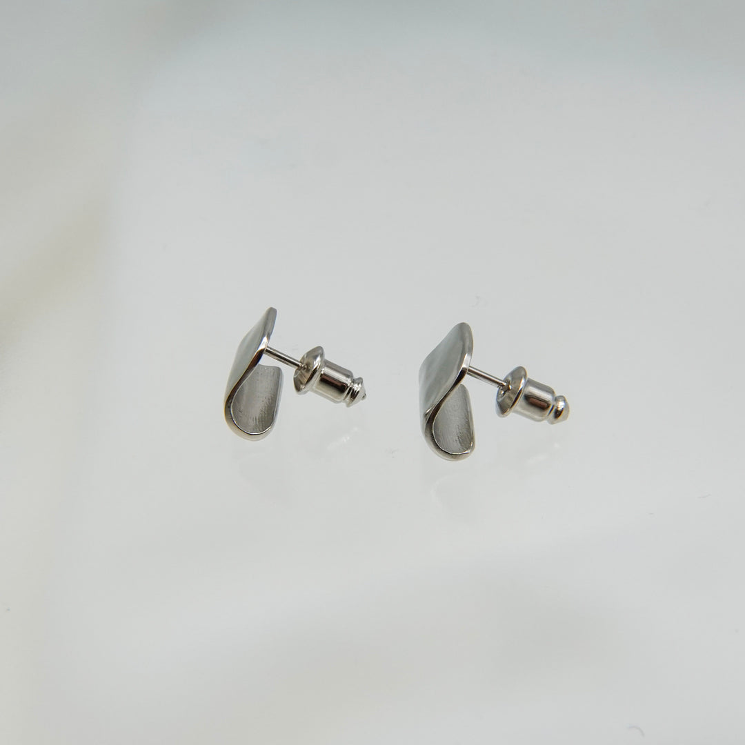 Fragment S pierced earring