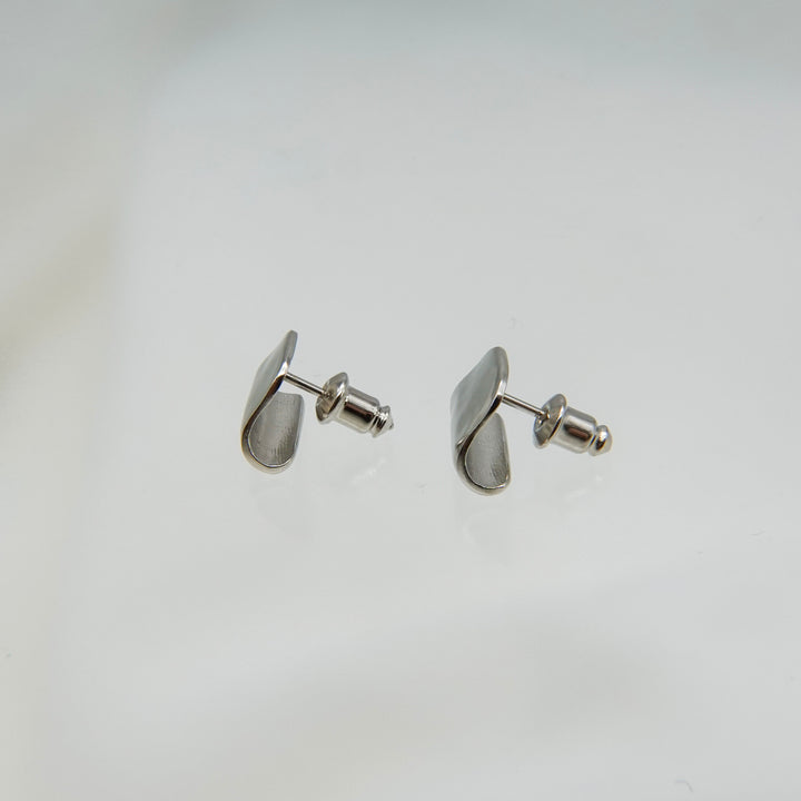 Fragment S pierced earring
