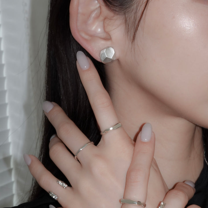 Neutral M earring