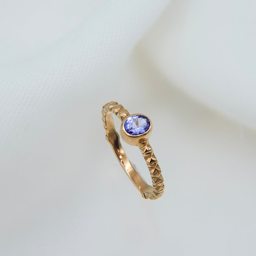 K10タンザナイトフィレンツェ彫りリング 13号