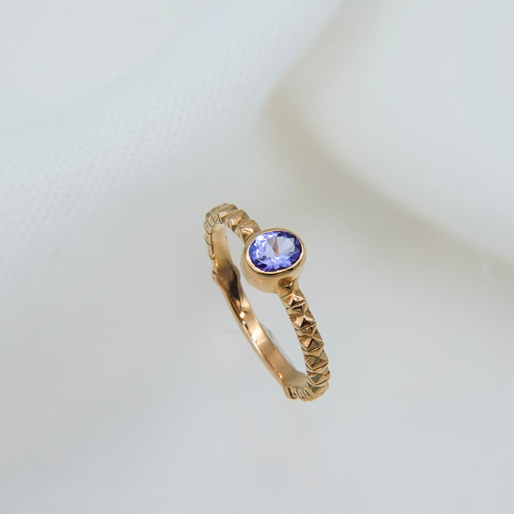 K10タンザナイトフィレンツェ彫りリング 13号