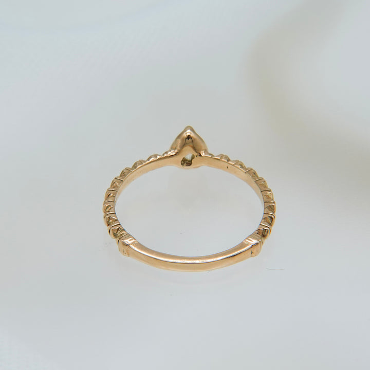 K10ファンシーカラーダイヤフィレンツェ彫りリング(一点もの)