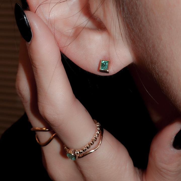 K10スクエアエメラルドピアス(一点もの)