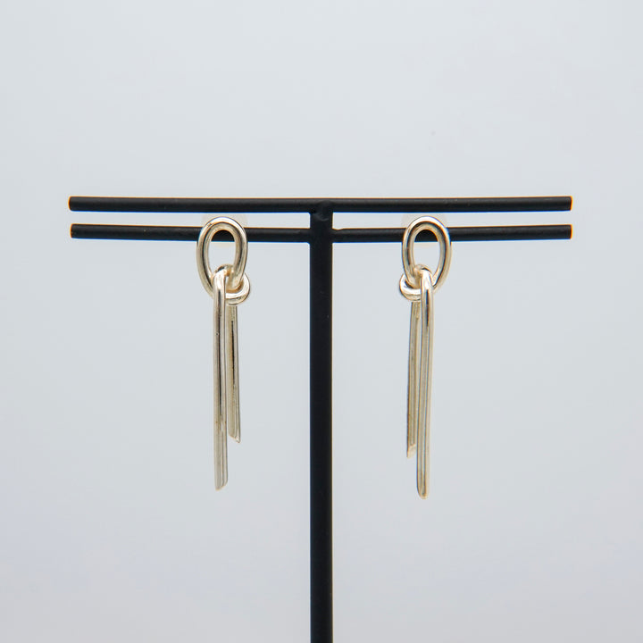 THREADS Silver R Pierced Earrings