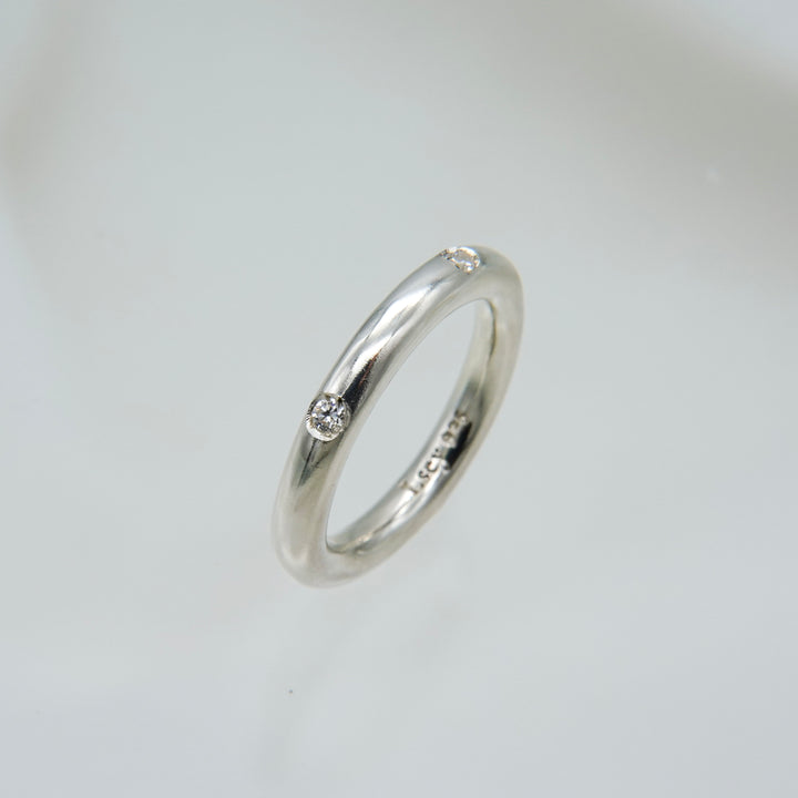Thin sparkle ring