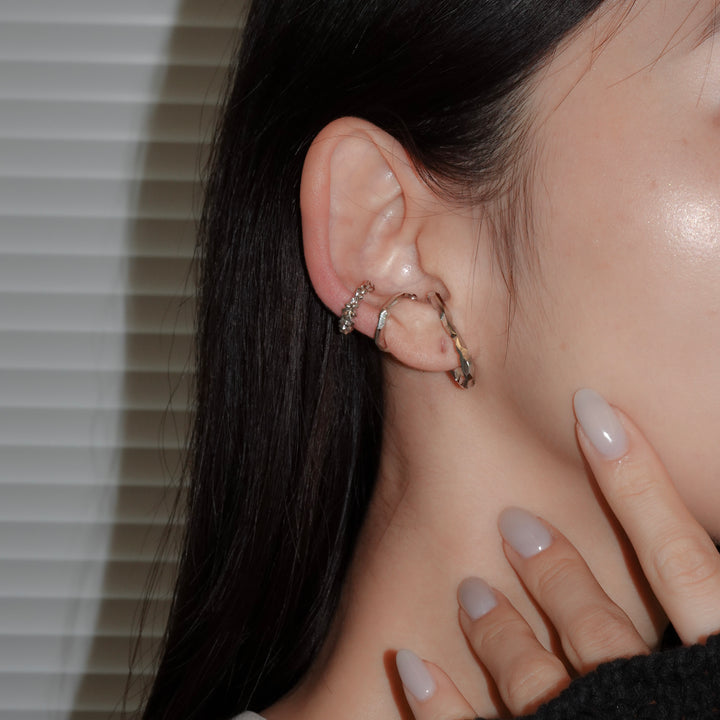 Neutral earcuff