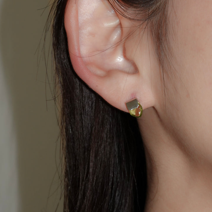 HASAMU S pierced earring gemstone