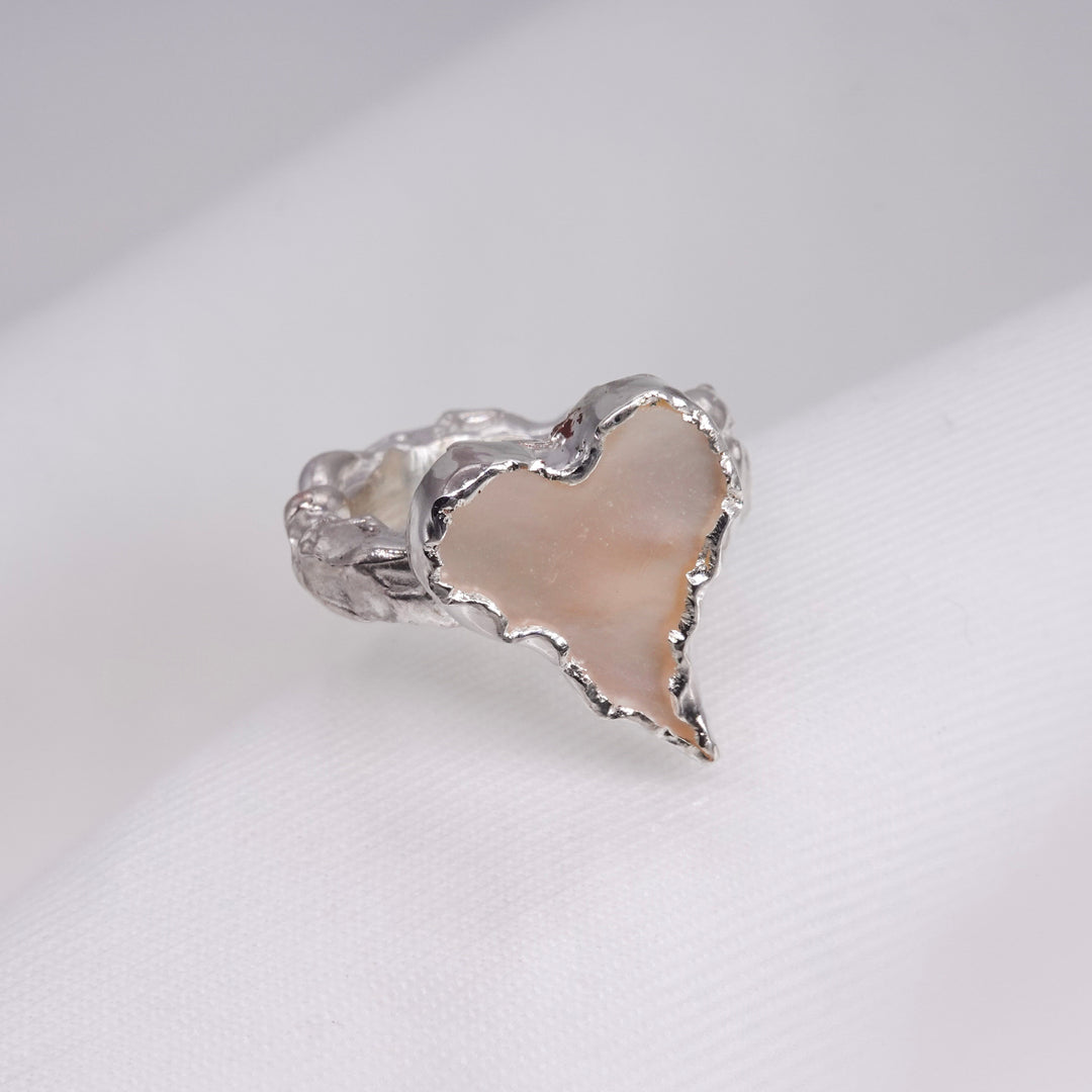 Heart cut mother-of-pearl ring