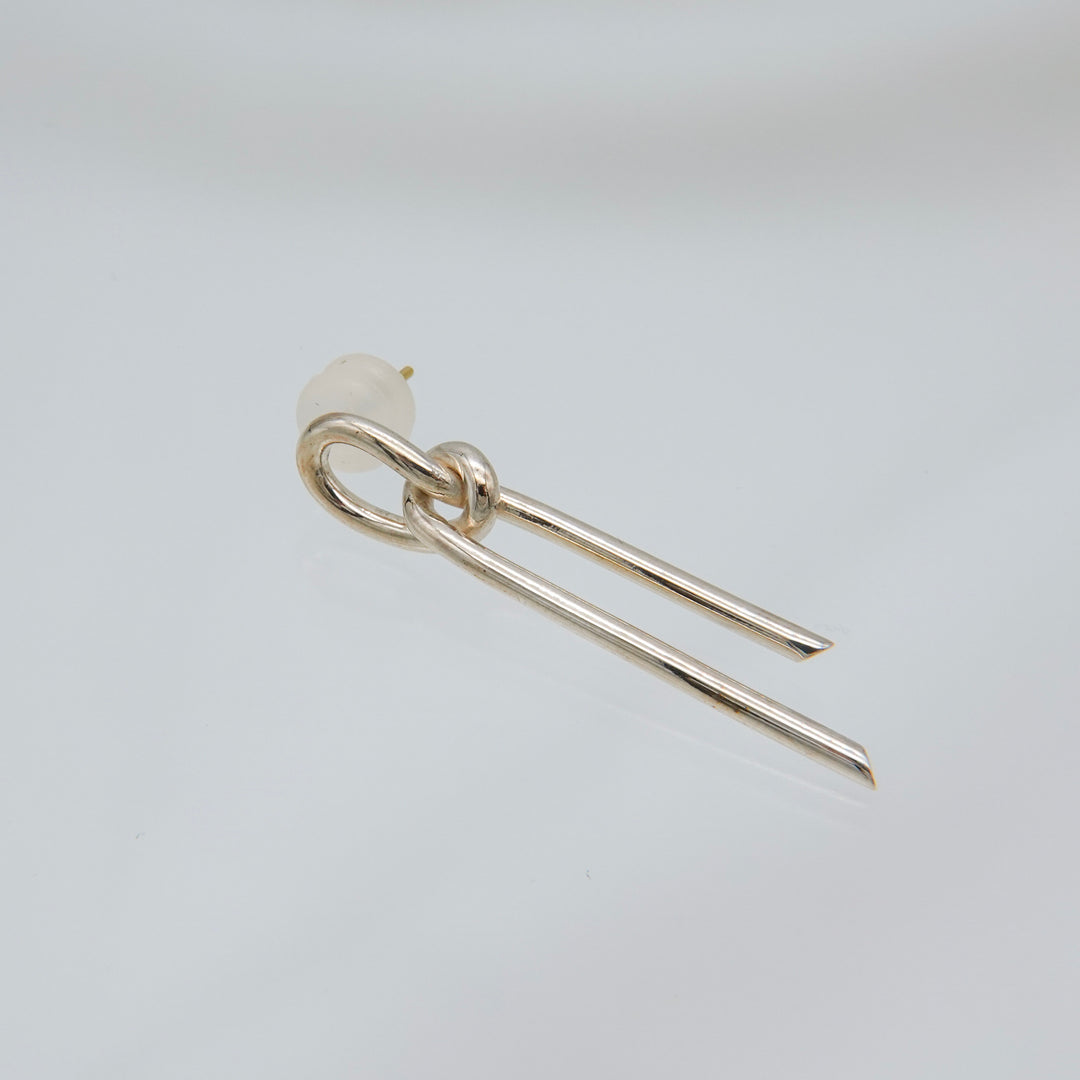 THREADS Silver R Pierced Earrings