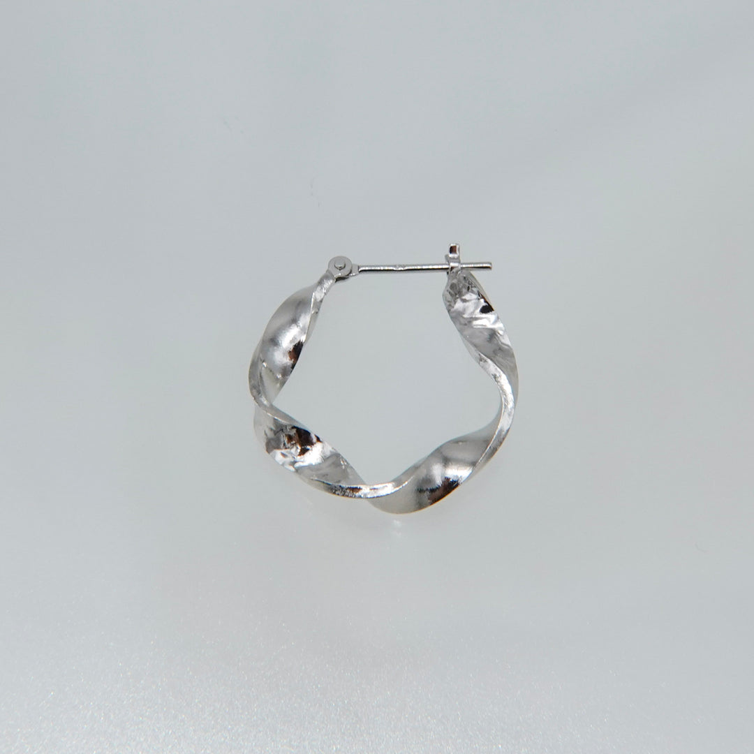 〈水〉 シルバー 水のせせらぎフープピアス