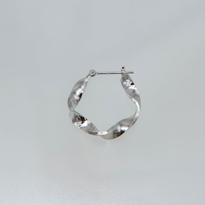 〈水〉 シルバー 水のせせらぎフープピアス