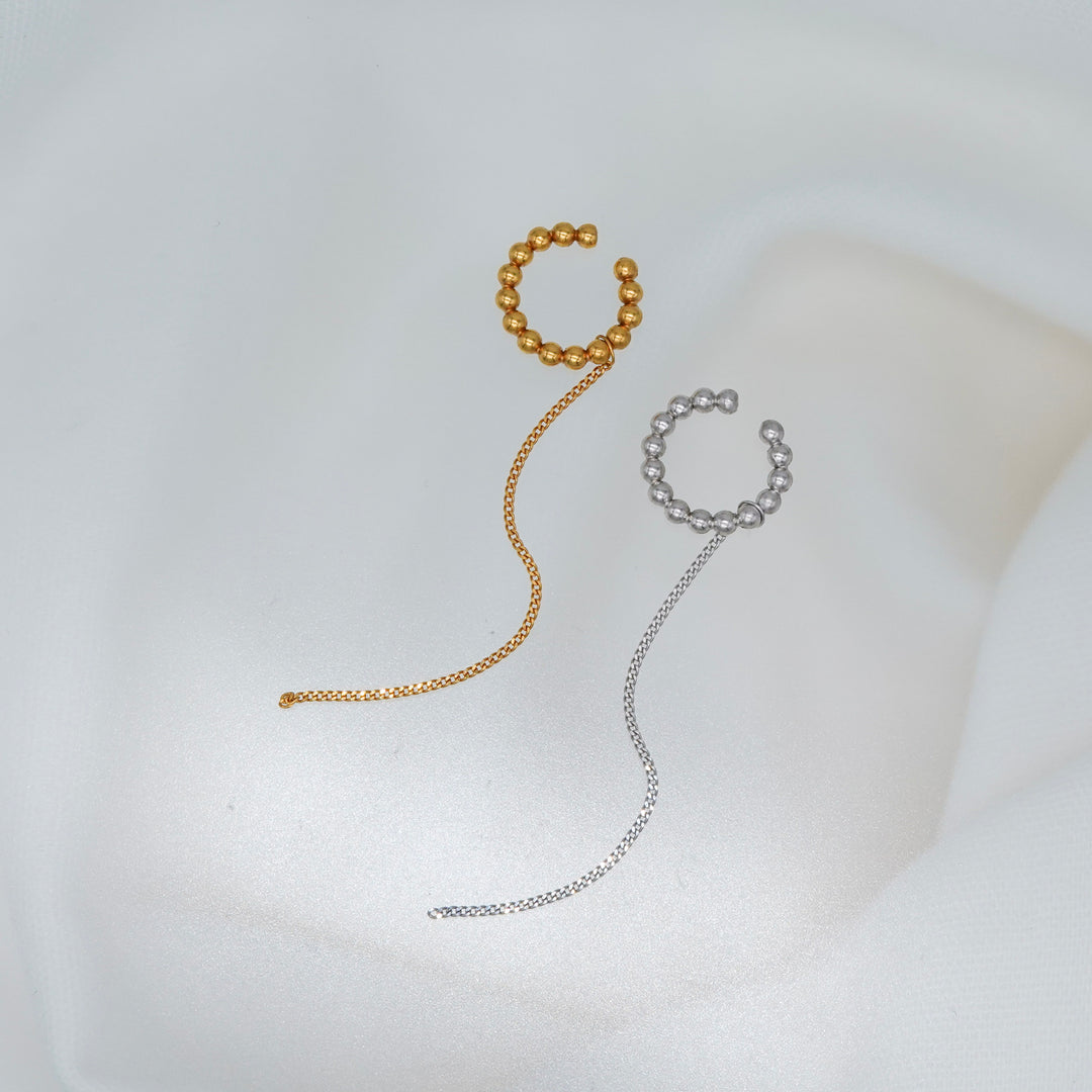 Dotted chain earcuff