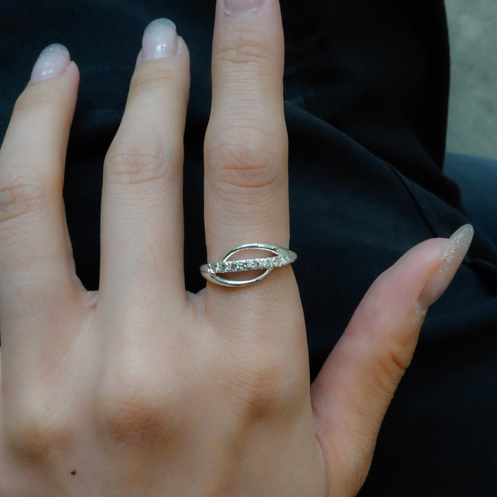 YU-KIN DIAMOND FLOW RING