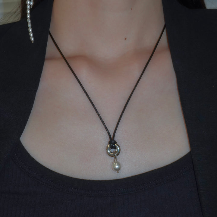 ETHAN PEARL CHOKER