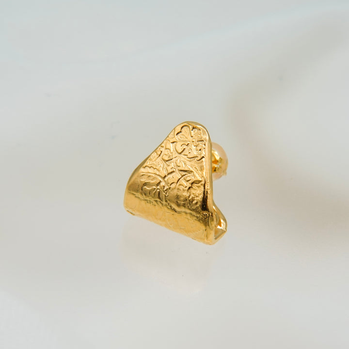 ラッキーチャームピアス(Gold)_トライアングル