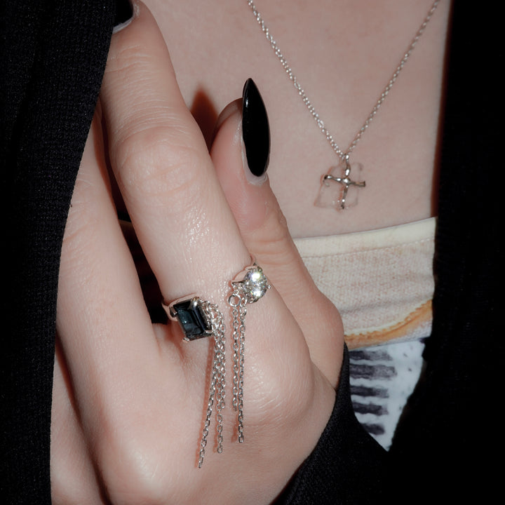 ブレイキンチェーンリング(ロンドンブルートパーズ、ジルコニア)