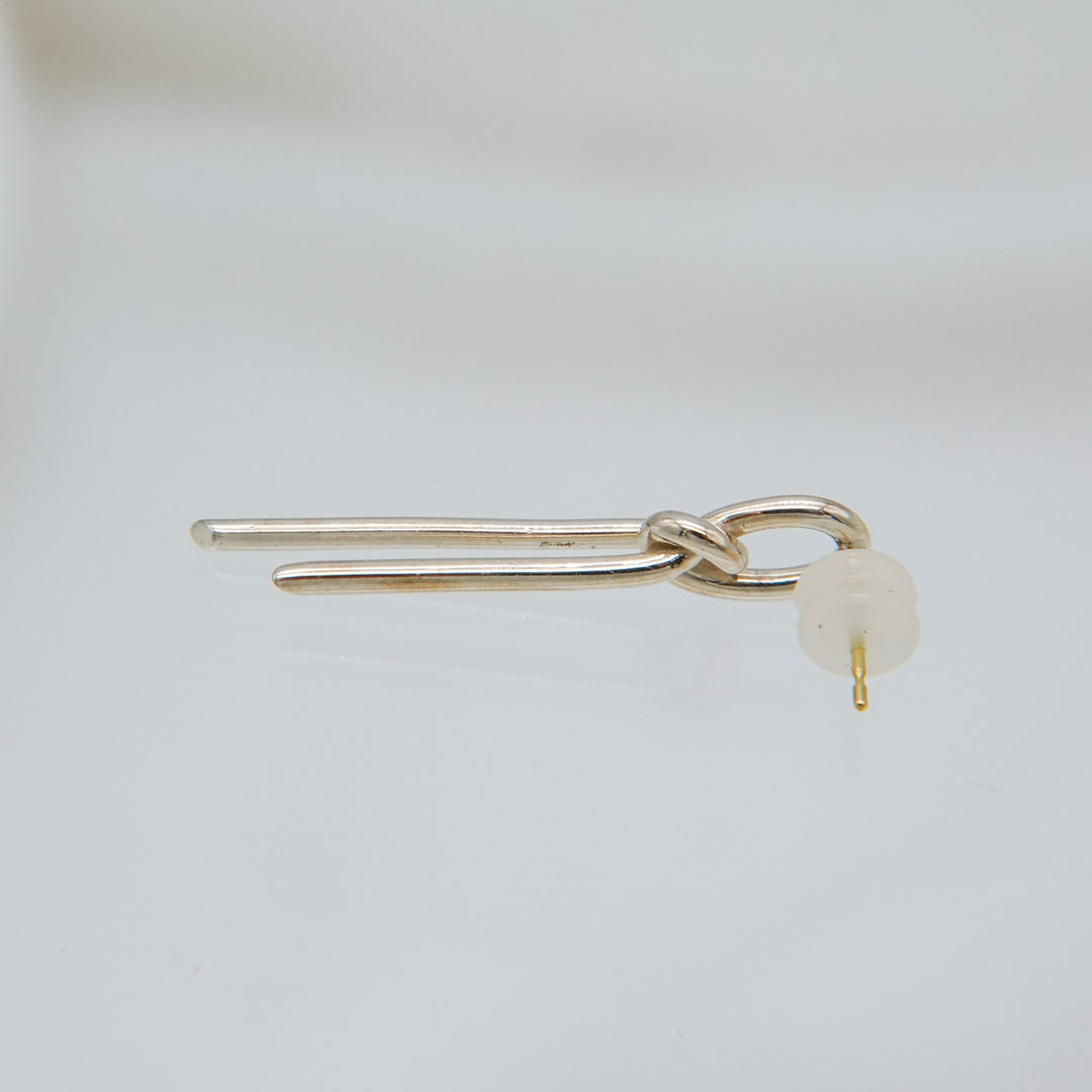 THREADS Silver R Pierced Earrings
