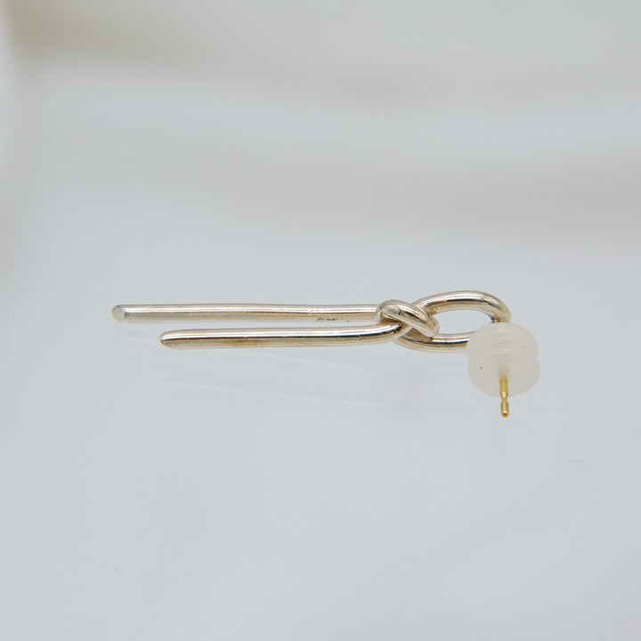 THREADS Silver R Pierced Earrings