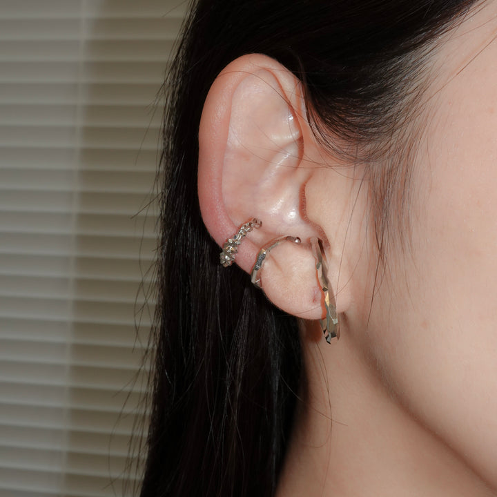 Neutral earcuff