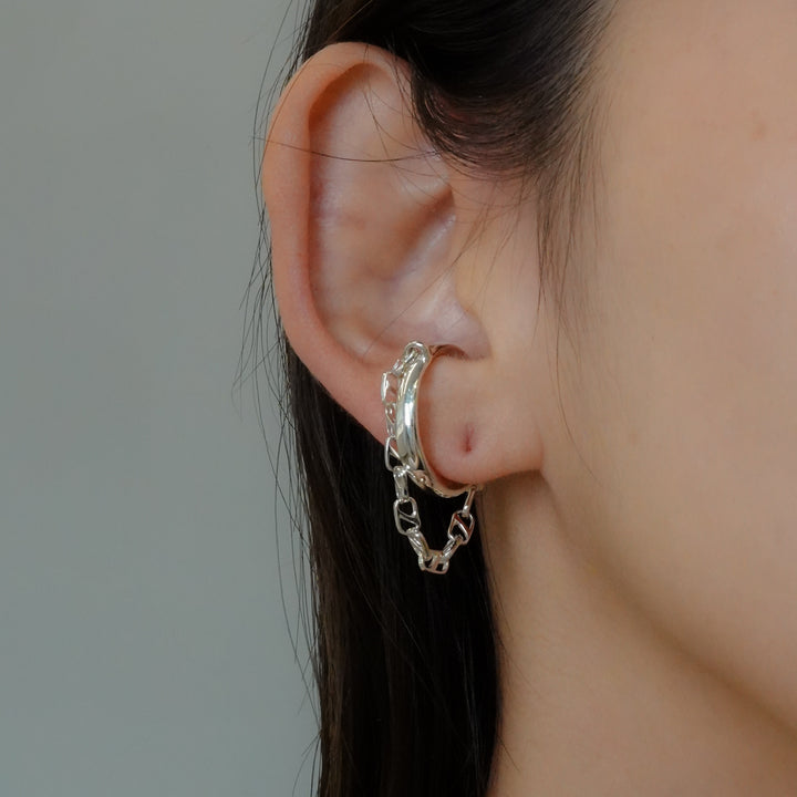 Oval line ear cuff single
