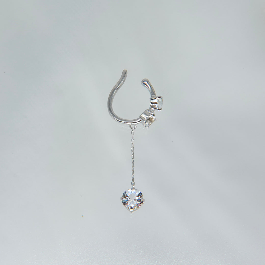 DEWDROP EAR CUFF_10KWG x White Topaz