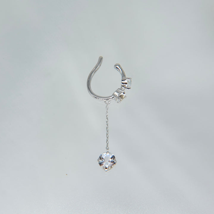 DEWDROP EAR CUFF_10KWG x White Topaz
