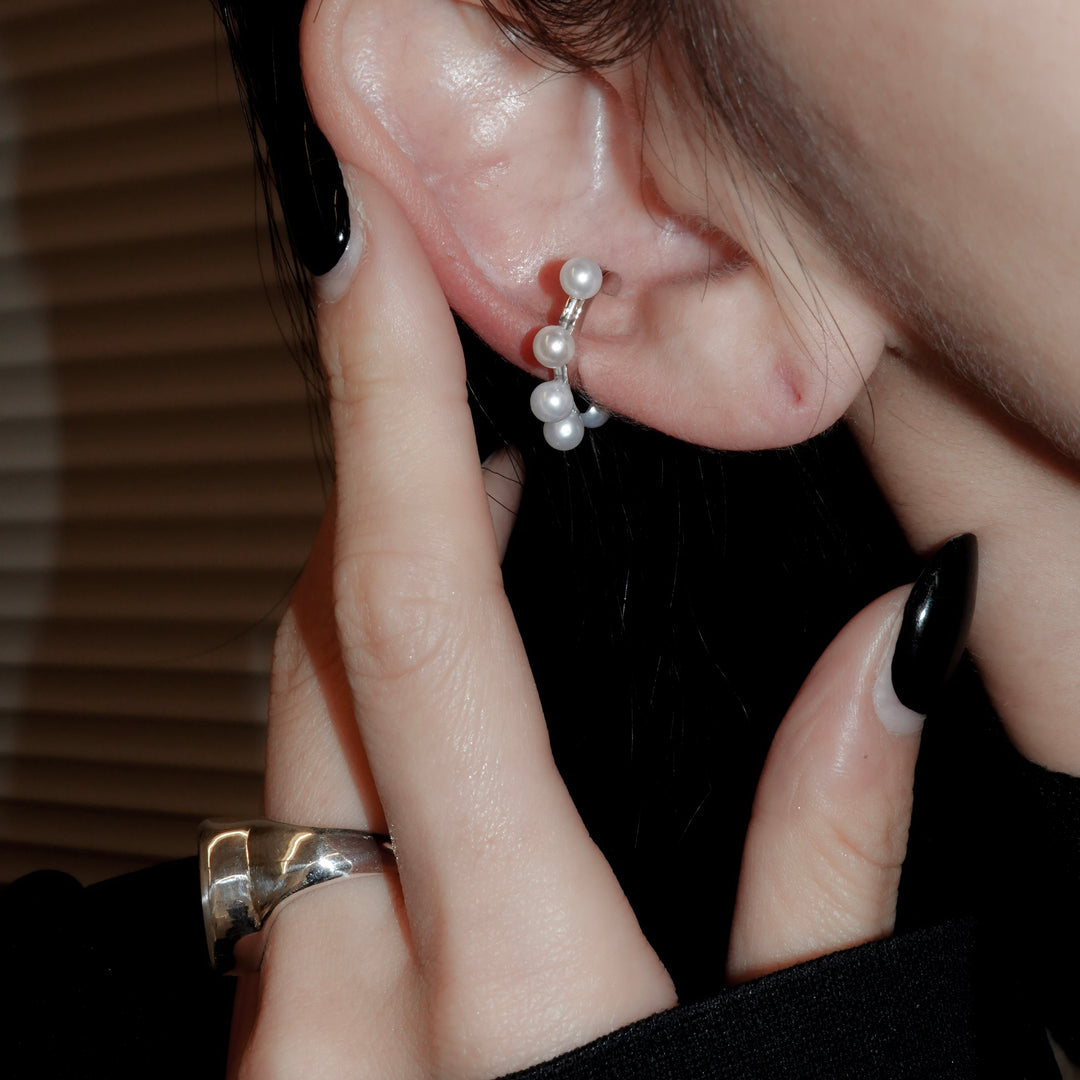 Dotted pearl earcuff