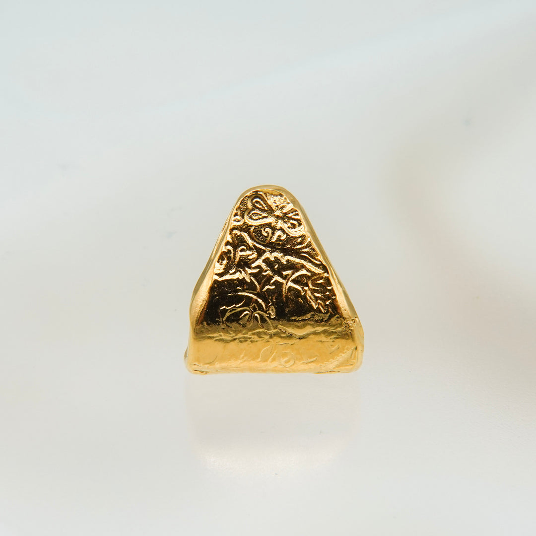 ラッキーチャームピアス(Gold)_トライアングル