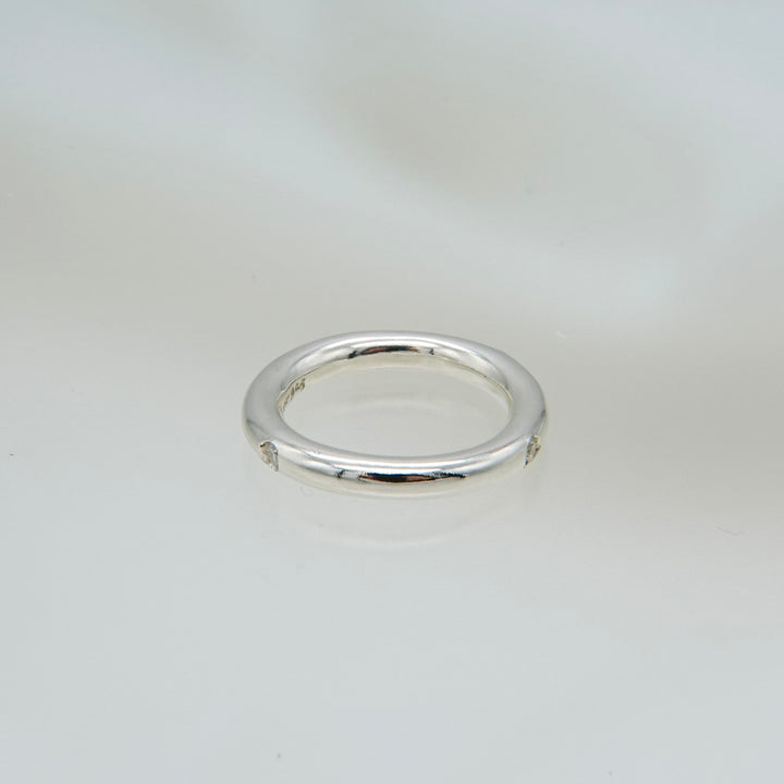 Thin sparkle ring