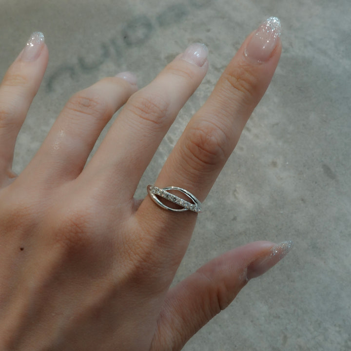 YU-KIN DIAMOND FLOW RING